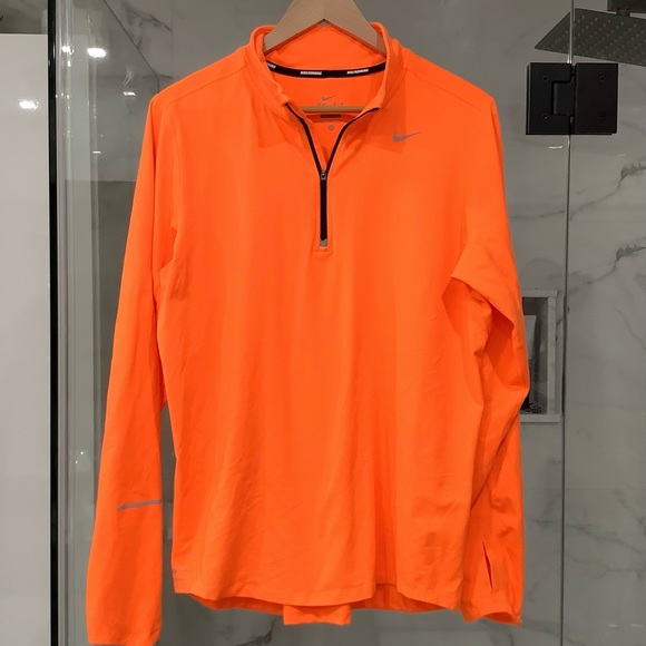 NIKE athletic quick dry top 🔥 - Picture 1 of 7